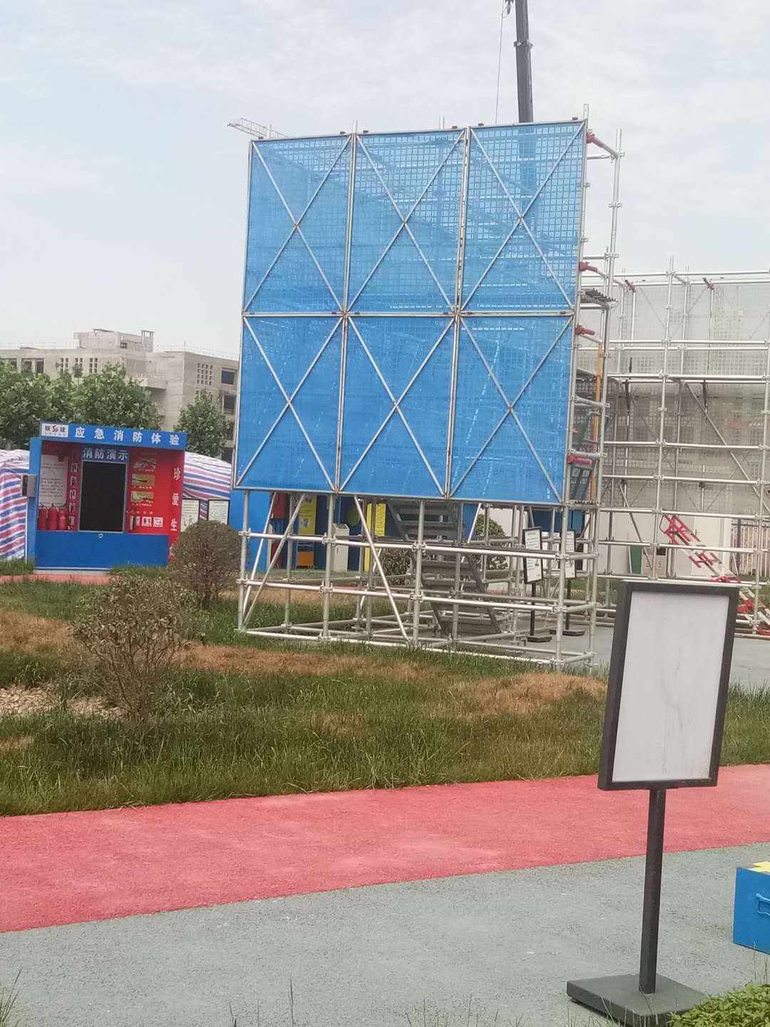 創(chuàng)新港爬架網(wǎng)